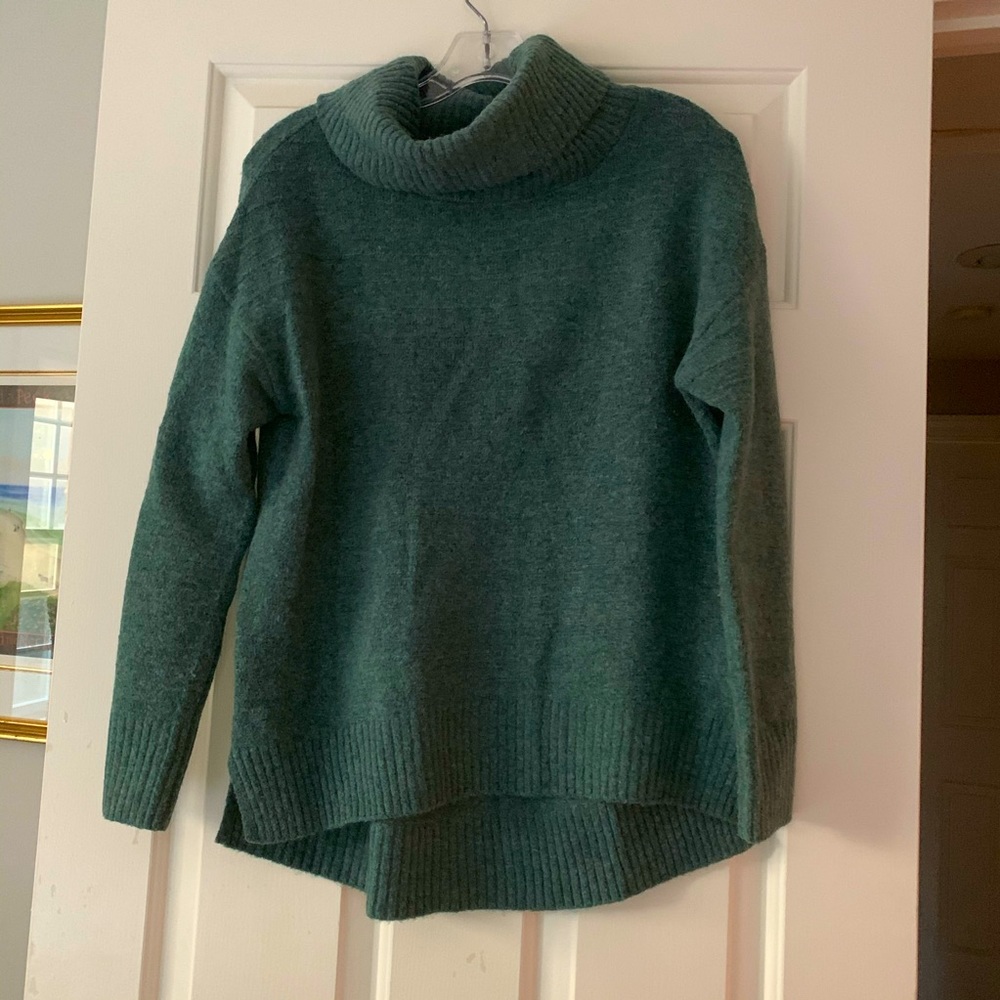 Old navy turtleneck sweater
